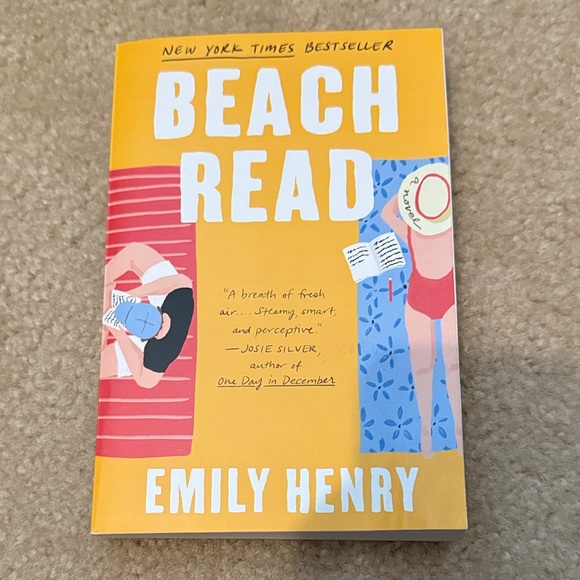 Beach Read by Emily Henry - Picture 1 of 1
